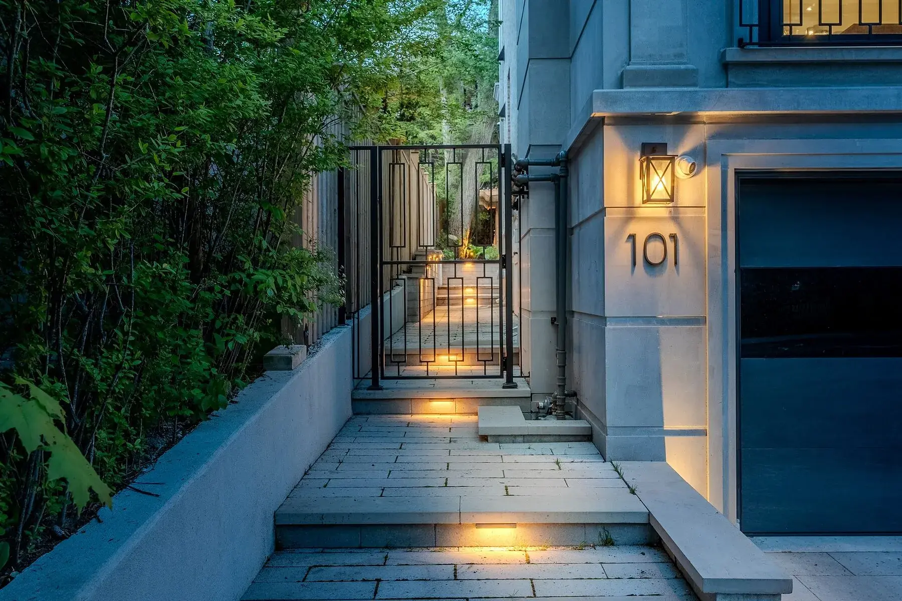Toronto Housing Affordability Crisis: How Discount Realtors Help Buyers Save Thousands in 2025